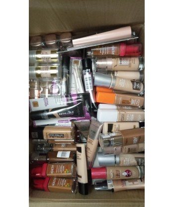 Lot de 600 produits de cosmétiques variés