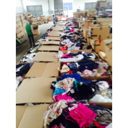 GROS LOT DESTOCKAGE - 3 000...