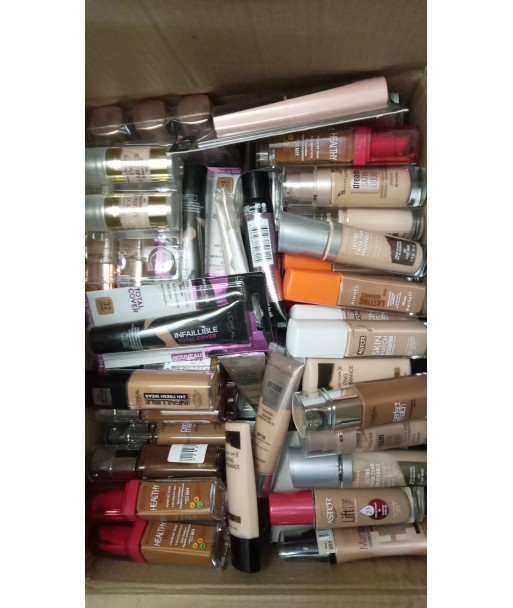 Lot de 600 produits de cosmétiques variés