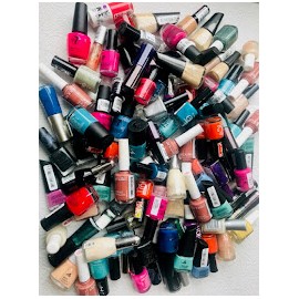 Lot de 1000 pieces de maquillage de marques variées