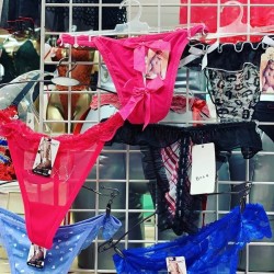 Lot von 600 Damen-Tangas...